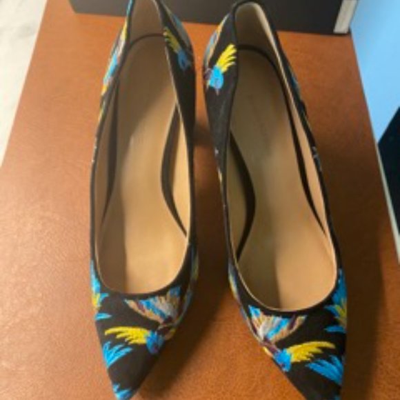 Banana Republic embroided shoes size 9 - Picture 2 of 4